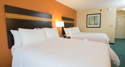 Holiday Inn Bismarck, an IHG Hotel Room Type - 1 King Standard Communications Accessible