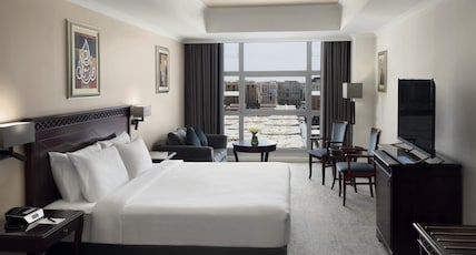 Anwar Al Madinah Movenpick Hotel Room Type - Executive King Haram View