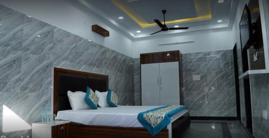 Hotel Amar Leela - Tap to explore photos