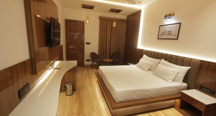 KARSHNI FOOD AND RESORT Room Type - Luxury Room