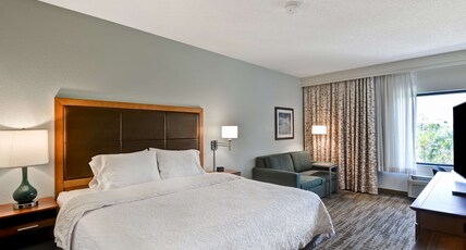 Hampton Inn by Hilton Palm Beach Gardens Room Type - 1 KING STANDARD N S
