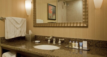 DoubleTree by Hilton Syracuse Room Type - 2 DBL BEDS BALCONY NO SMOK