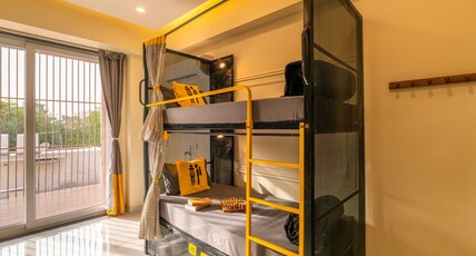 The Hosteller Gurgaon Room Type - Bed in 6 Bed Mixed Dormitory with City View