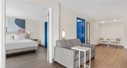 Spark by Hilton Winchester Room Type - 1 KING 1 BEDROOM SUITE
