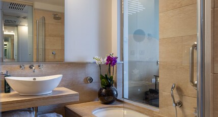 DoubleTree by Hilton Florence Metropole Room Type - KING GUEST ROOM-CITY VIEW