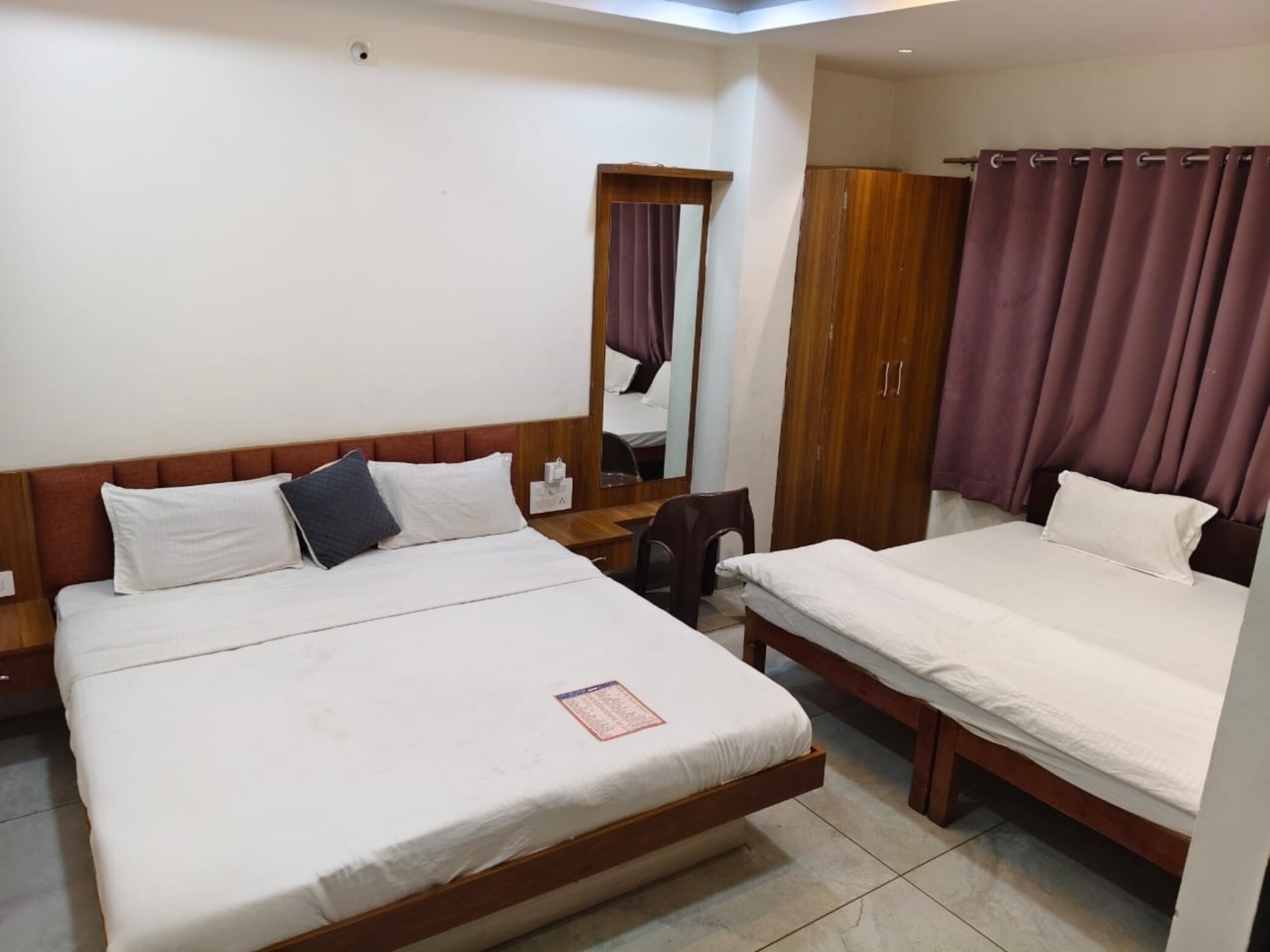 Hotel Shree Nakoda Paradise - Tap to explore photos