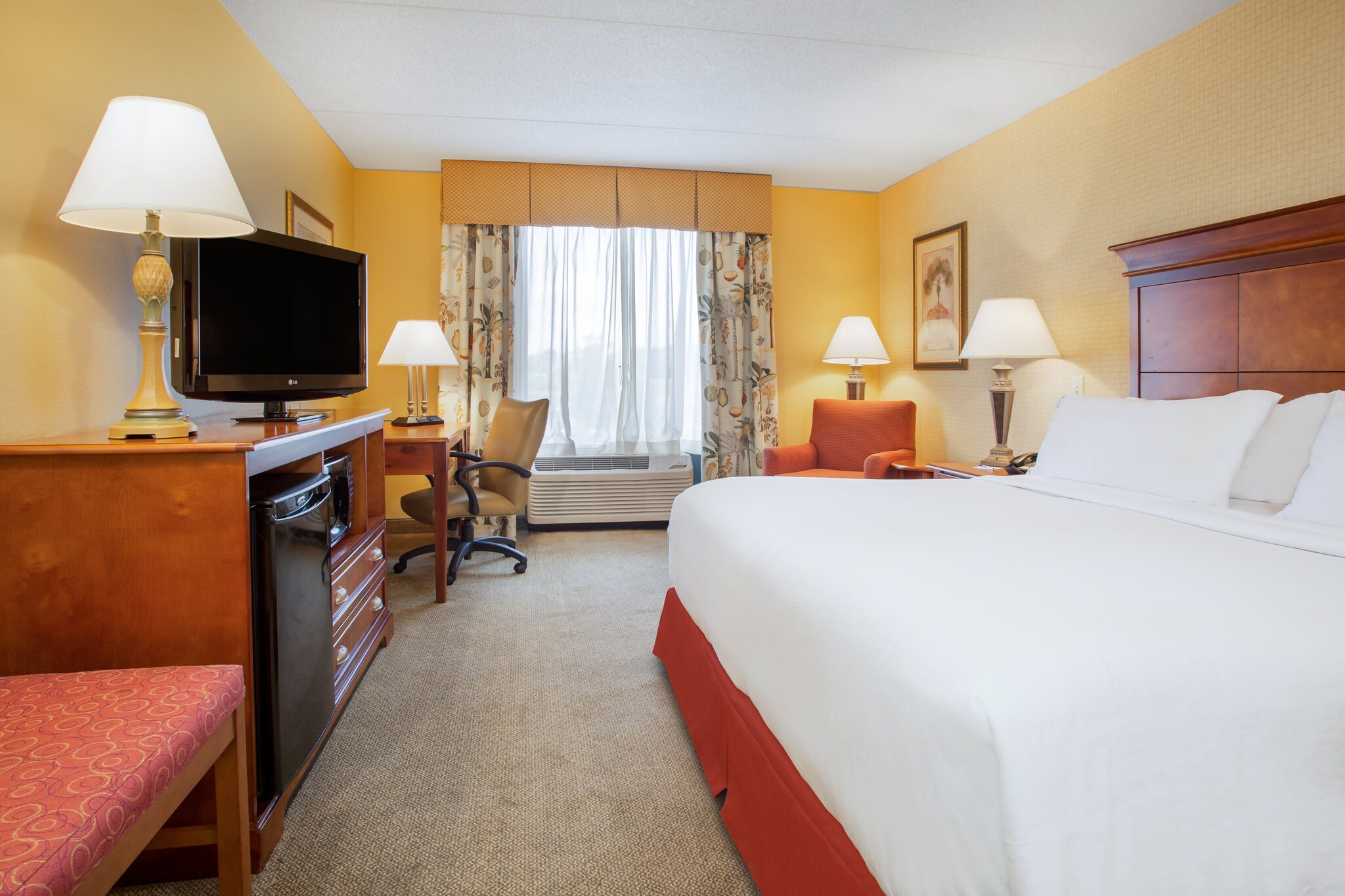Holiday Inn Express Hotel & Suites Bloomington - Tap to explore photos