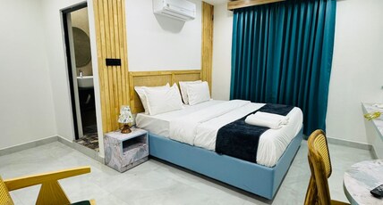 THE 5 STORY HOTEL Room Type - Deluxe King Room