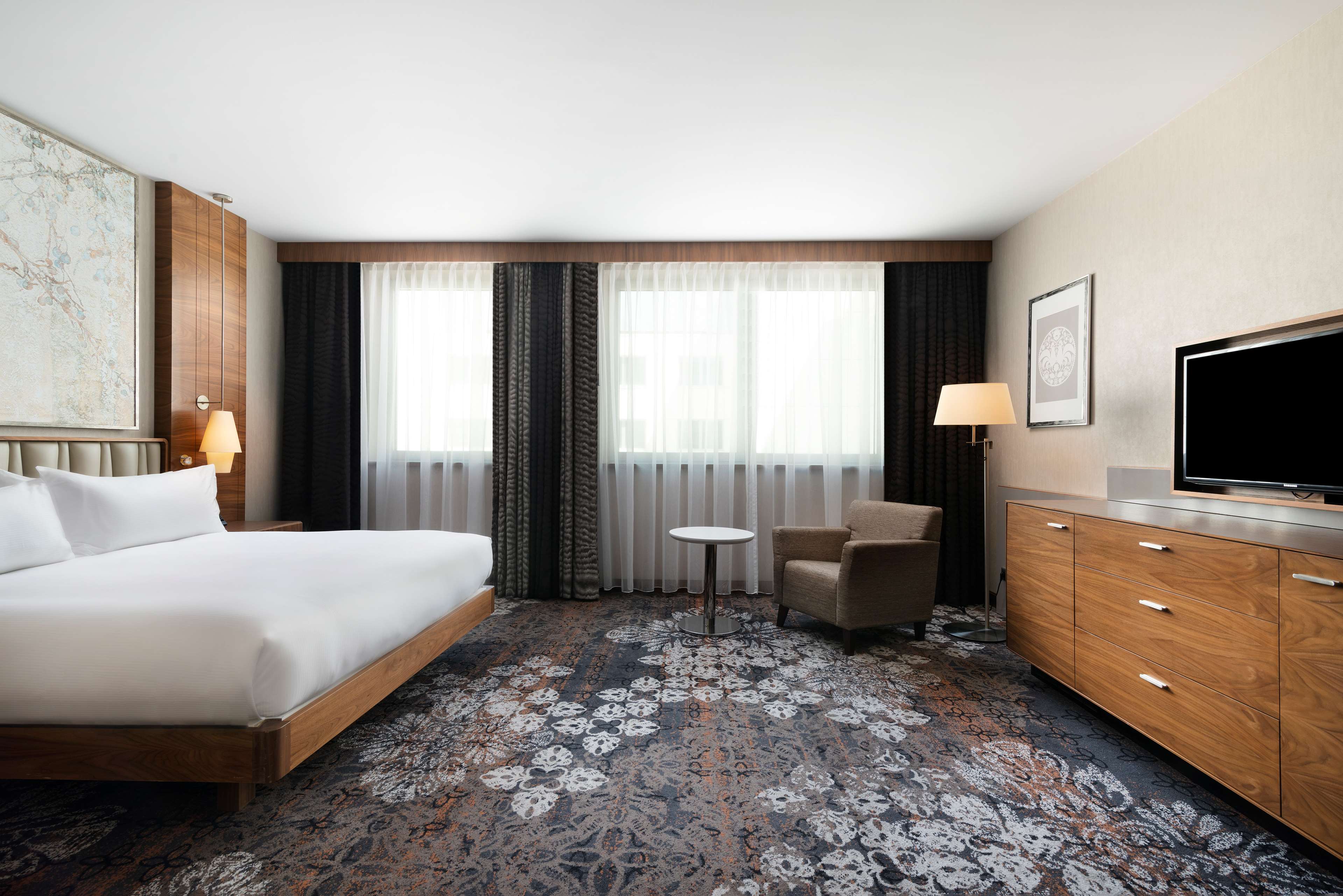 DoubleTree by Hilton Krakow Hotel & Convention Center - Tap to explore photos