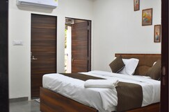 Hotel Casa Premier, Rani bhag main