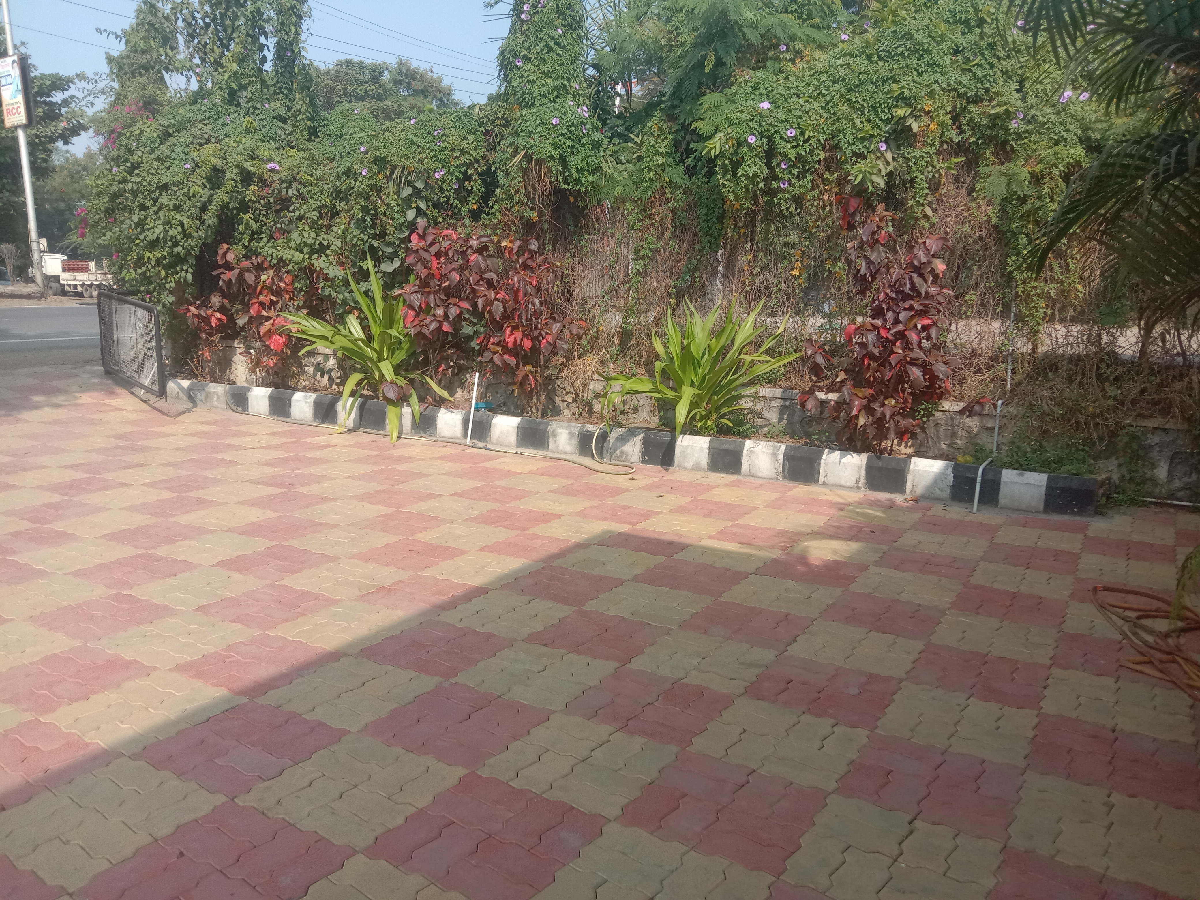 6 CR Hotel Natraj - Tap to explore photos