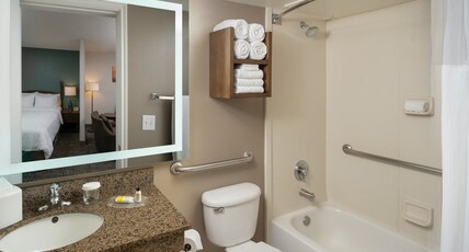 Staybridge Suites DENVER TECH CENTER Room Type - 2 Queen Studio Suite Mobil Access Tub