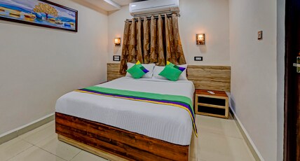 Treebo Seven Inn Room Type - Deluxe Family Room