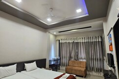 Address of Hotel Royal Residency (100 Meters from Miraj Junction & Bus Stand)