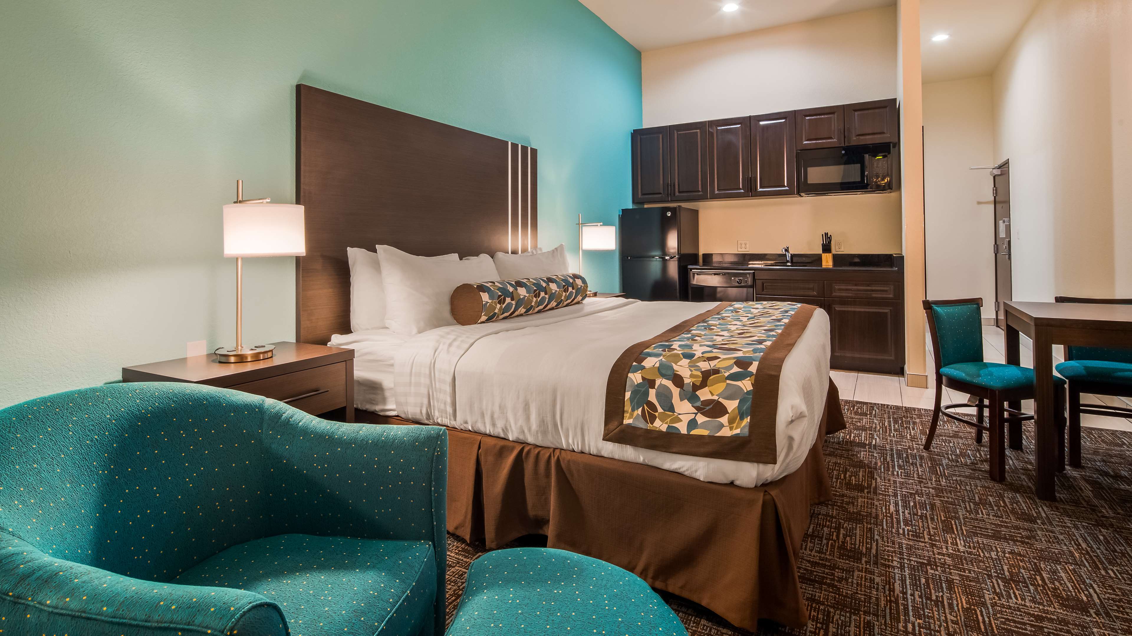 Best Western Plus Executive Residency Elk City - Tap to explore photos