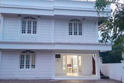 White House Homestay