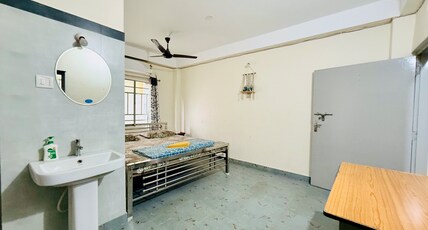 Maria's Homestay Room Type - King Size Bedroom