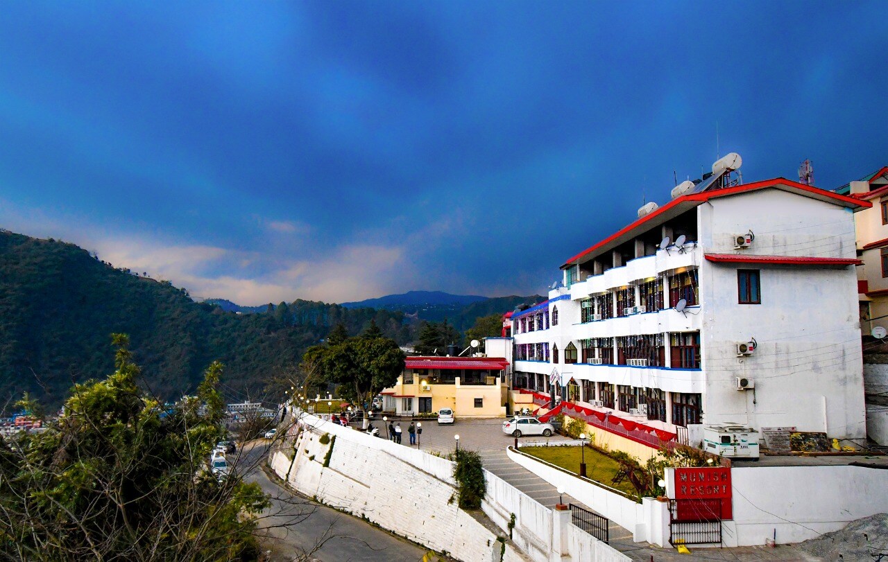 MUNISH RESORTS - Tap to explore photos