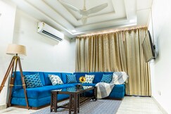 Igloo | Near Taj |3BR  By Homeyhuts