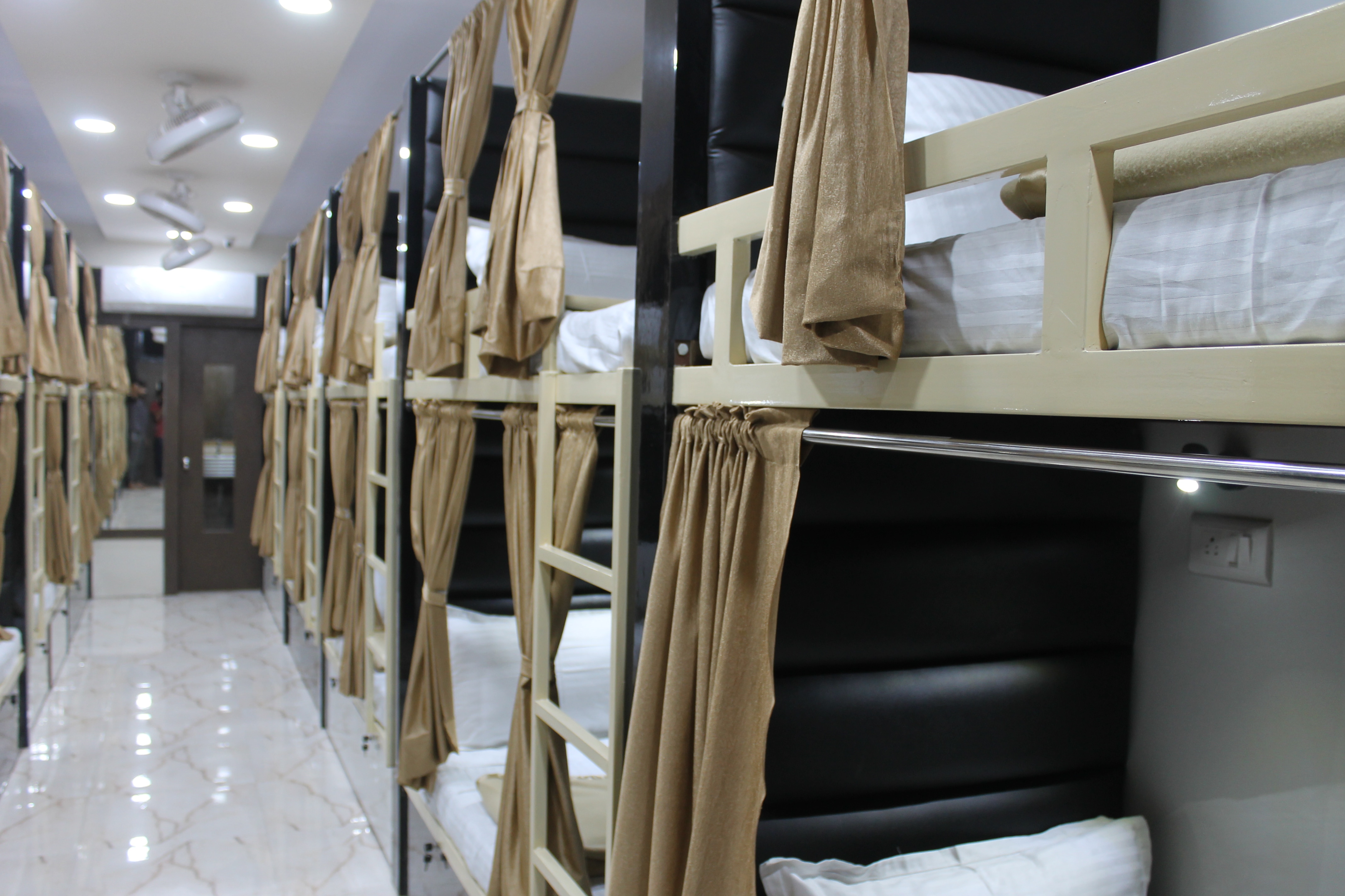 Metropolis Dormitory AC 24 Hours - Tap to explore photos