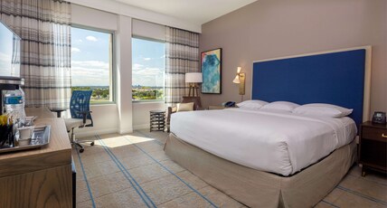 Hilton Austin Airport Room Type - 1 KING BED