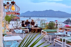 Citylights Hostel By Musafir |  Roof Top Restaurant at Lake Pichola