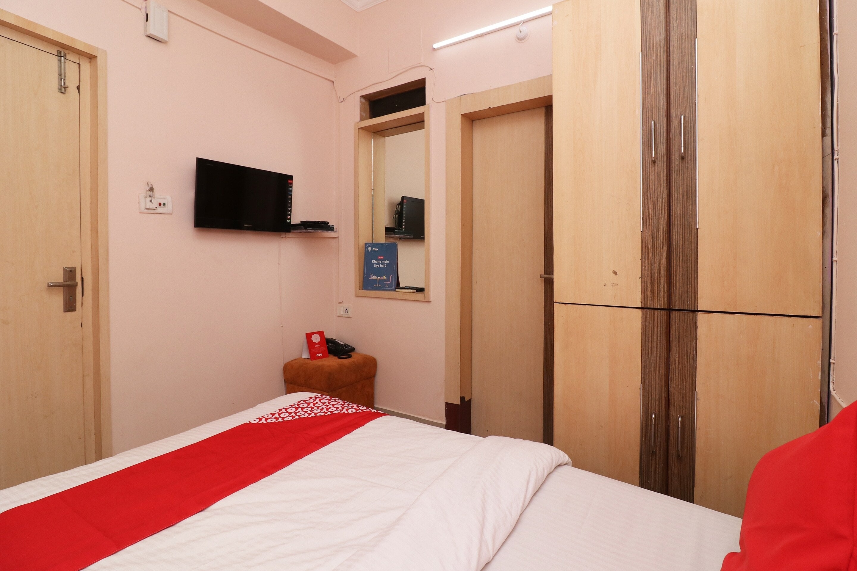 Super HOTEL GUD STAY - Tap to explore photos