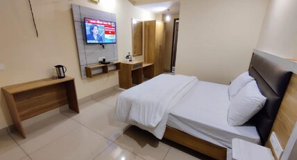 Oriental Hotel  Room Type - Executive Double Bed AC With Balcony