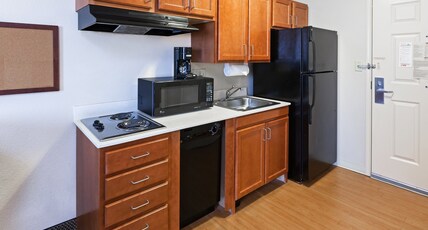 Candlewood Suites OWASSO Room Type - 1 Queen Bed 1 Bedroom Suite
