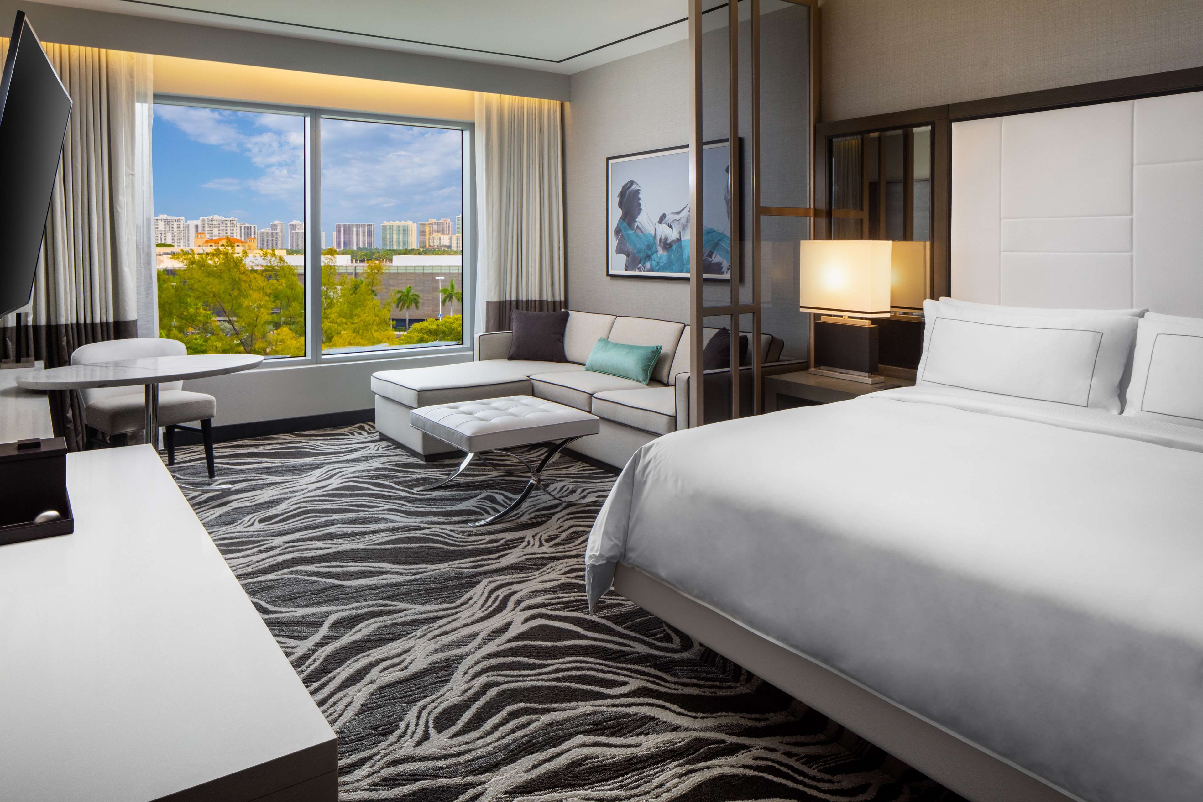Hilton Aventura Miami - Tap to explore photos