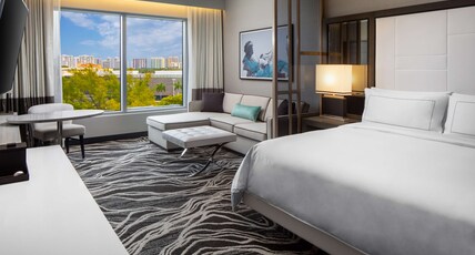 Hilton Aventura Miami Room Type - 1 KING DELUXE