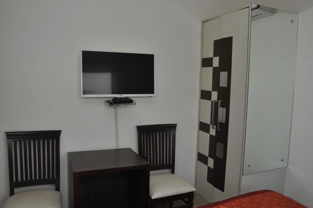 Hotel Al Gulzar - Tap to explore photos