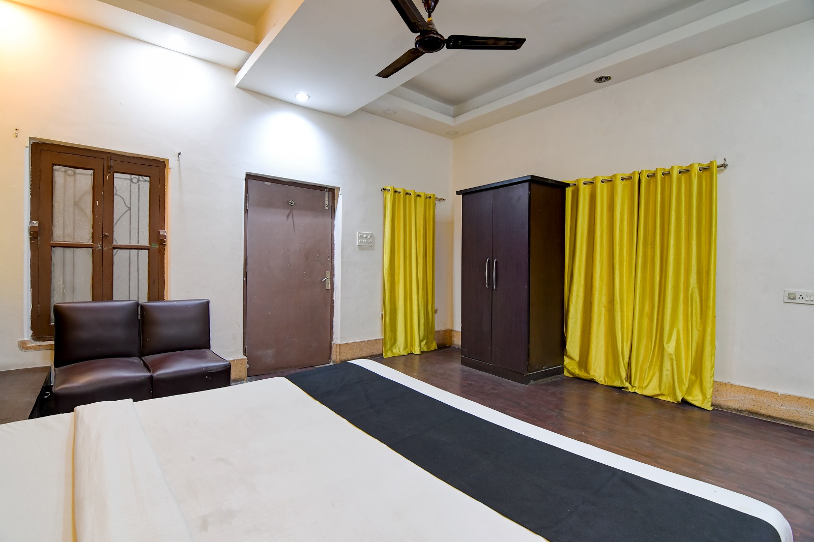 The Gariahat Inn - Tap to explore photos