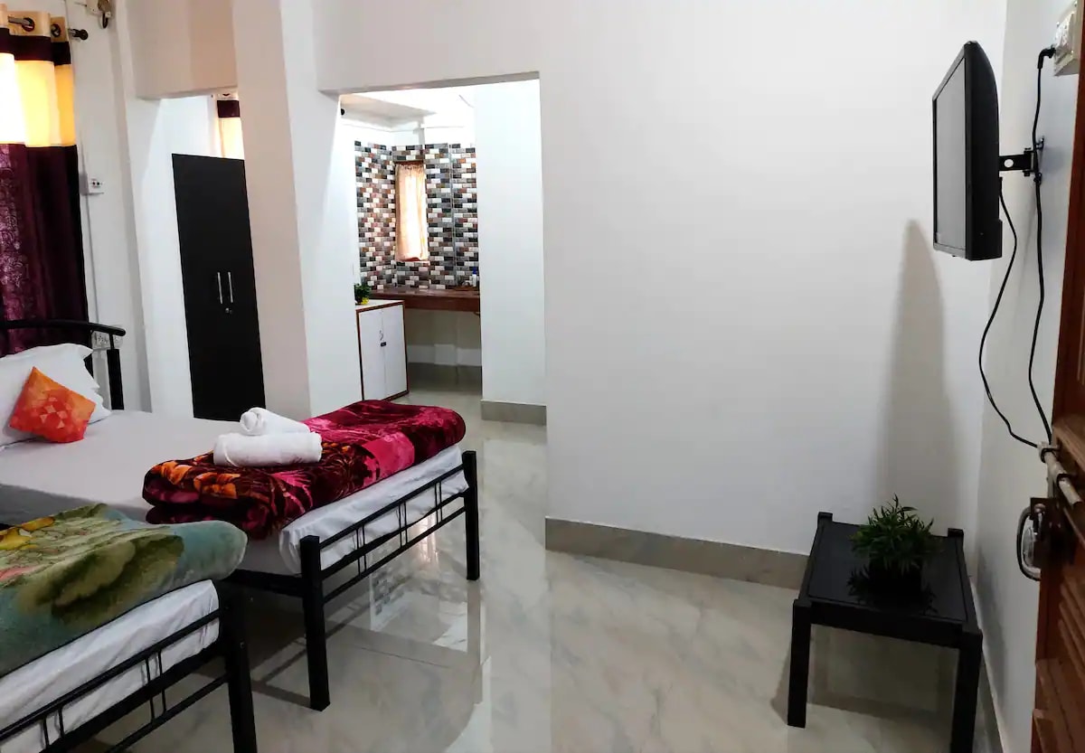 Sanvi Homestay - Tap to explore photos