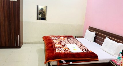 SHRI KAMAL DHAM Room Type - Deluxe Room
