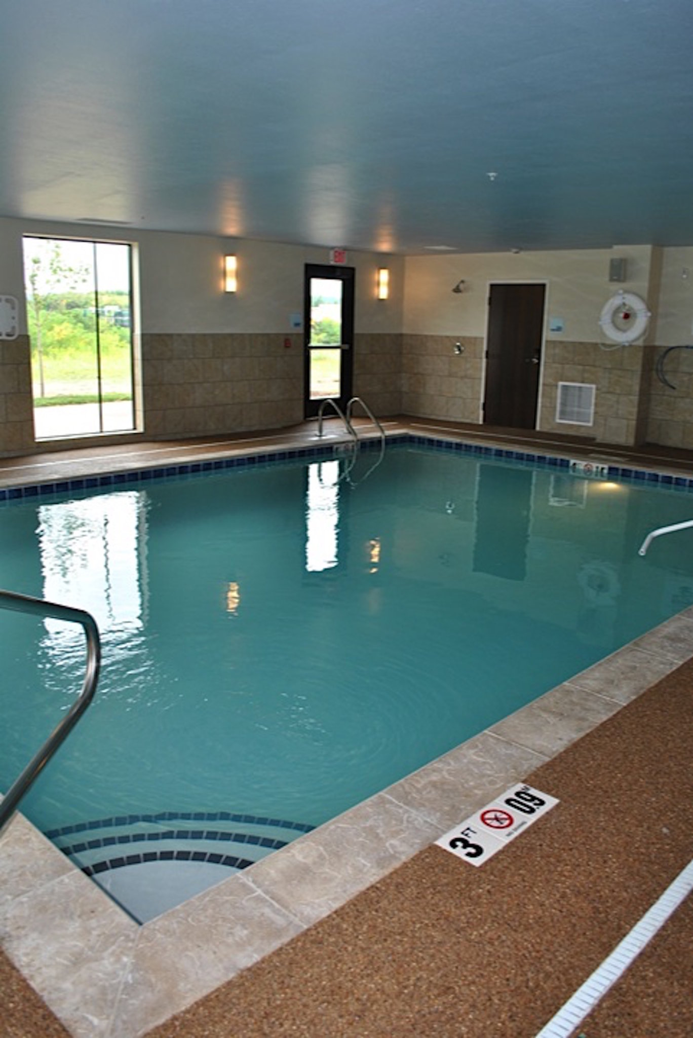 Holiday Inn Express Salem - Tap to explore photos