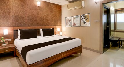 Townhouse Oak Madhapur Nera Regency Room Type - Deluxe with Twin Bed