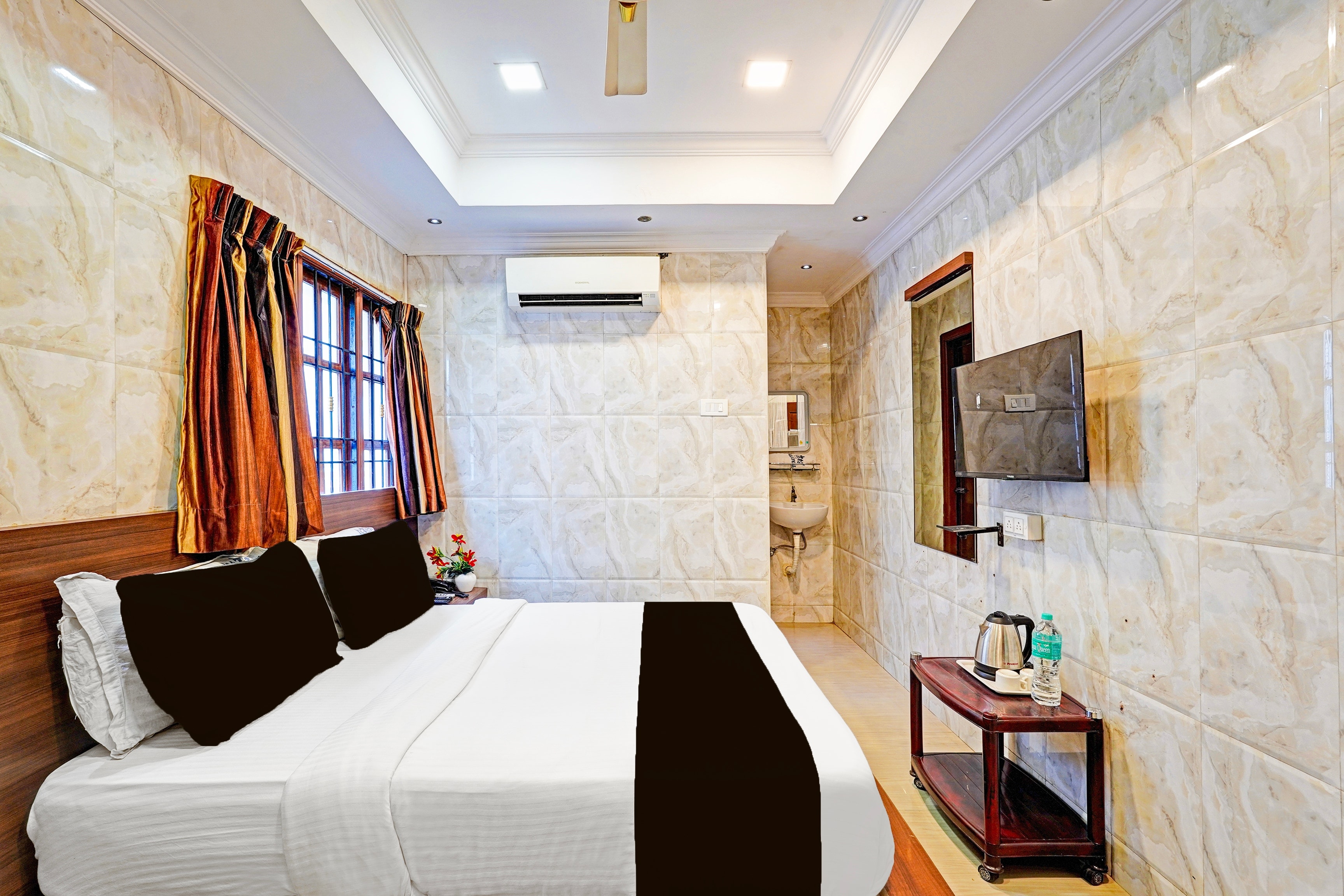Super Hotel O Triplicane Formerly Park Royal - Tap to explore photos