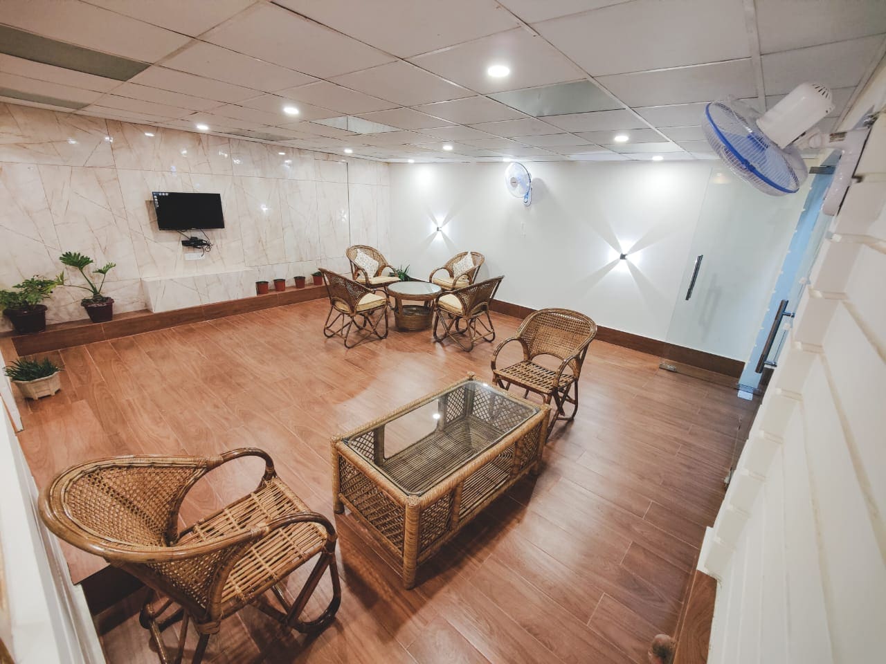 Insara Cottage 5 BHK Cottage with Kitchen - Tap to explore photos