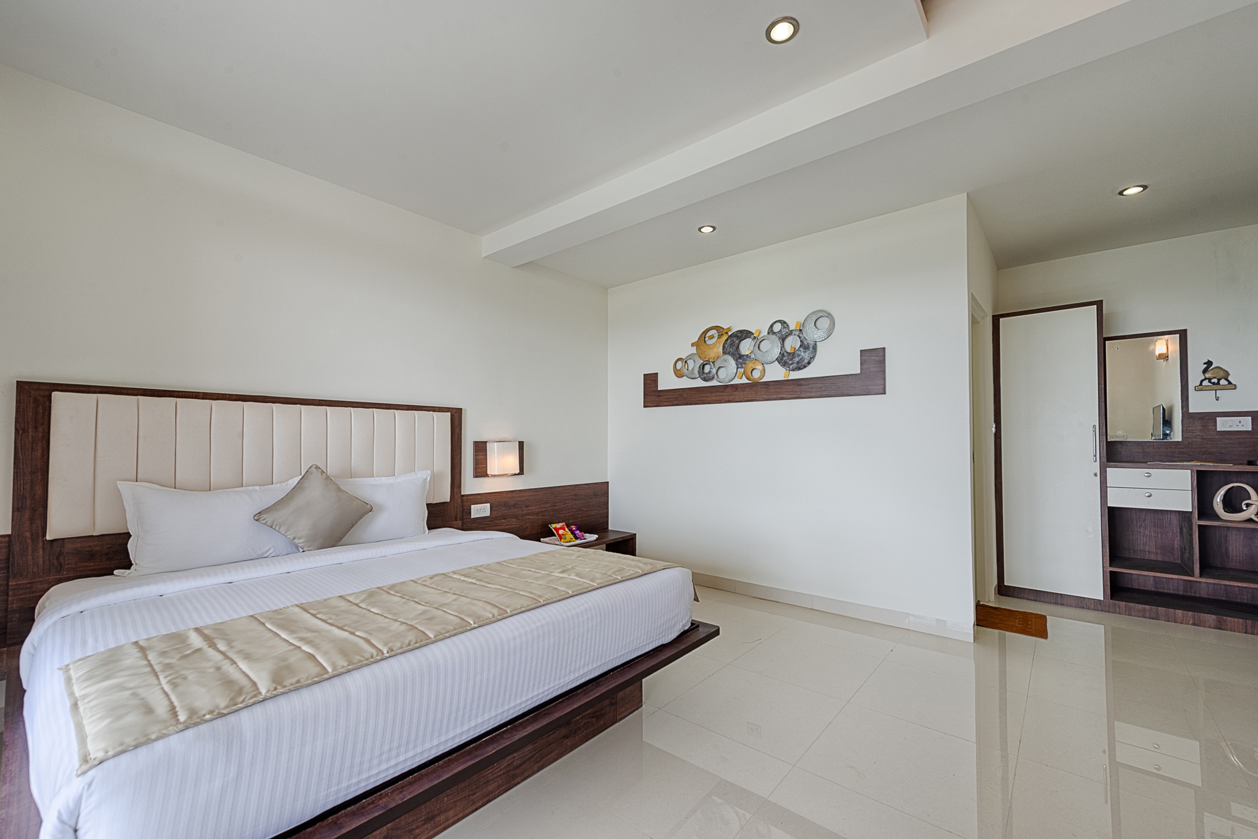 Lance Silver Falls - Tap to explore photos