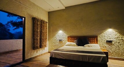 Earth Home Katarniaghat Room Type - Luxury Double Room