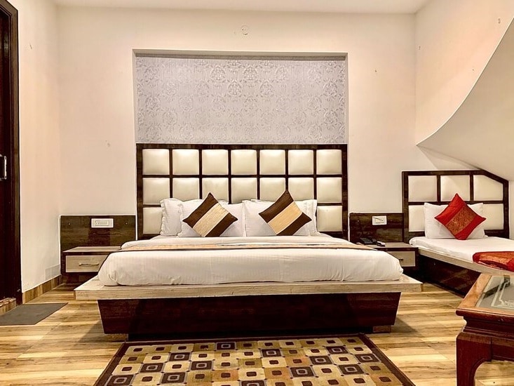 Unique House - Tap to explore photos