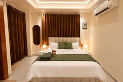 Lumi Haus Cozy 1BHK with Home Theatre Retreat