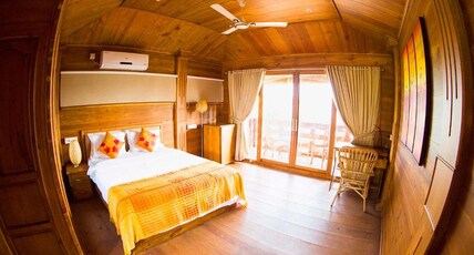 Vinis Farmstay Room Type - Superior lake View Room (1 room)