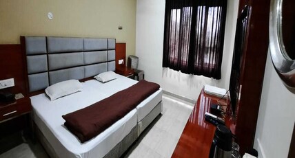 VIP'S CLUB Room Type - DELUXE ROOM LARGE