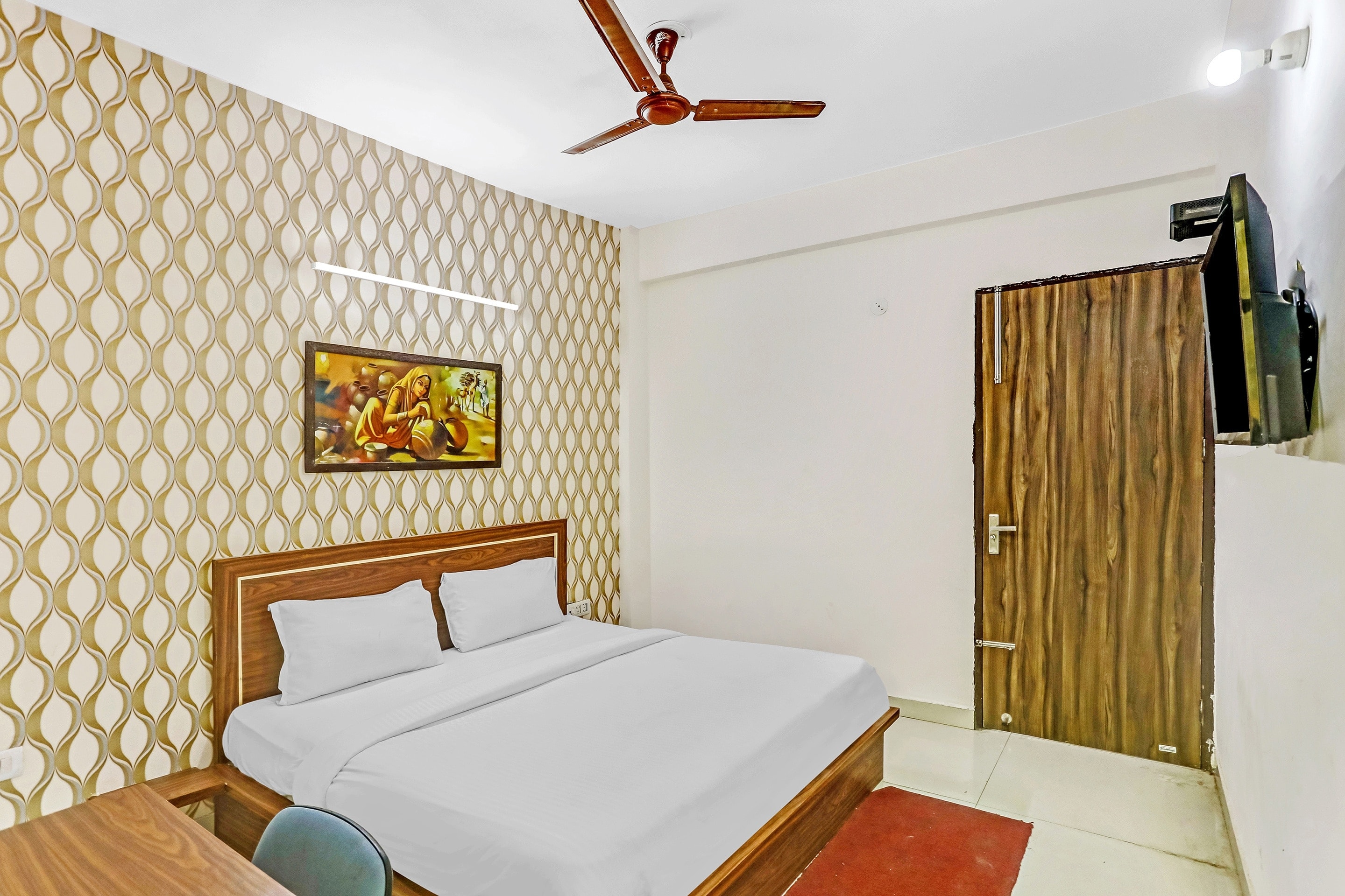 Hotel Aditya Residency Sector 64 Noida Nearby Aadarsh Pariksha Kendra - Tap to explore photos