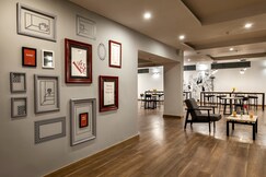 Signature Hotel Noida-62