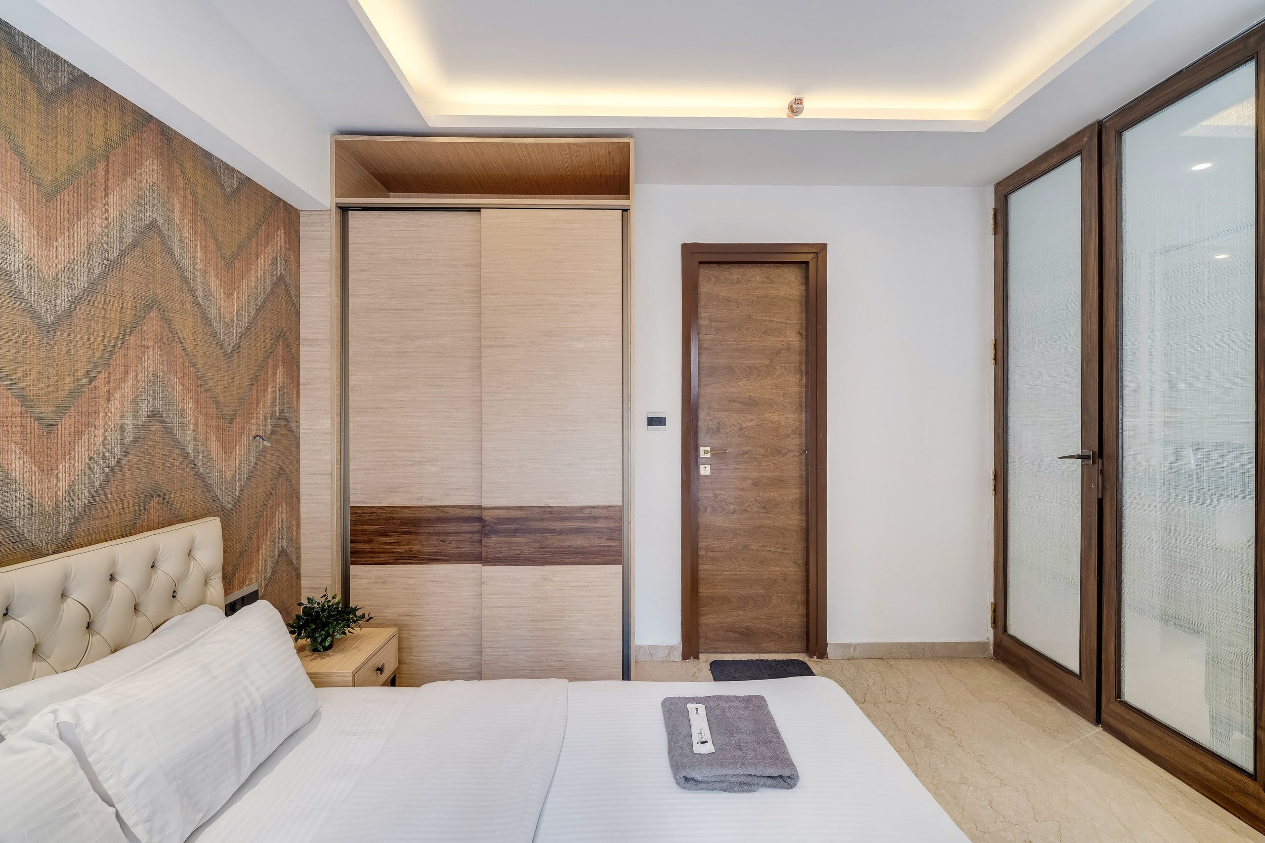 Sorrento Modern Studio near BKC Pool Wi Fi - Tap to explore photos