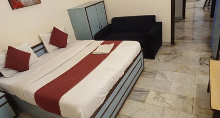 Hotel V Inn -Sindhi Camp Room Type - Deluxe Room