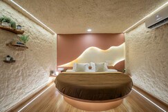 Earthy Inspired 1BHK near the sea